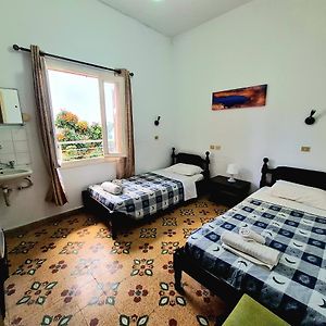 Avrahostelroom